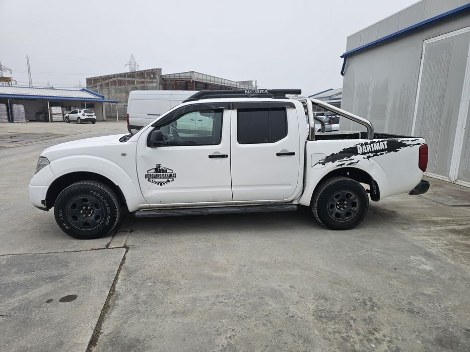 Vând nissan navara