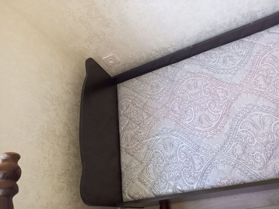 1 кишилик кроват.