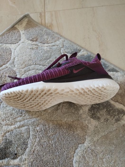 Дамски спортни обувки на Найк