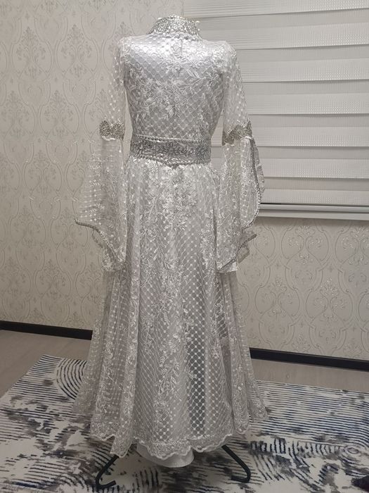 To'y liboslari (ansambl) sotiladi