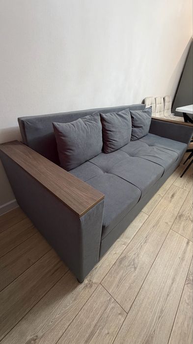 Пррдам диван в отличном состояний