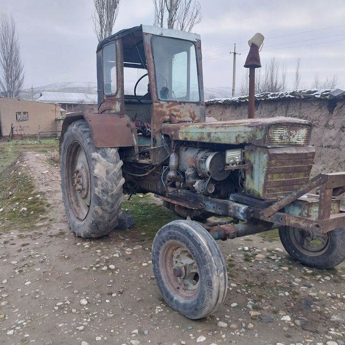 Traktor sotiladi