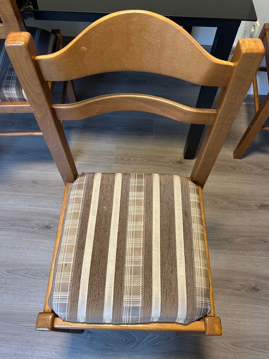 Комплект: разтягаща се маса и 4 стола