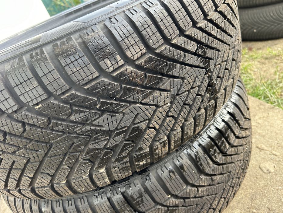 235 50 20 Pireli iarna dot 2024