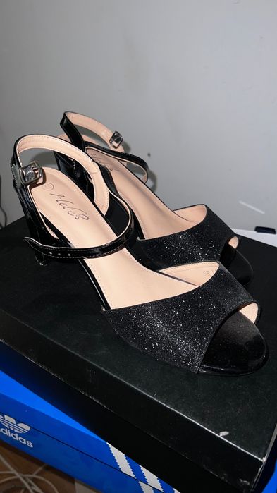 Sandale cu toc negre