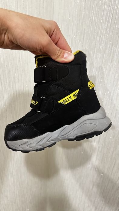 Детские зимние ботинки