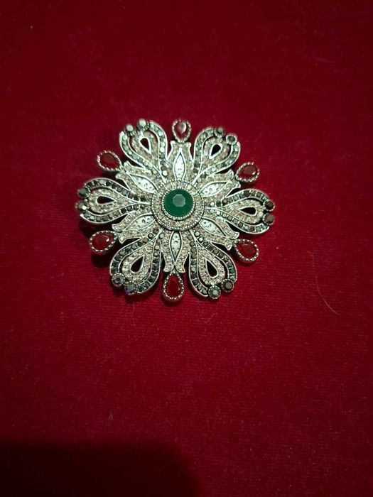 Брошки различни модели