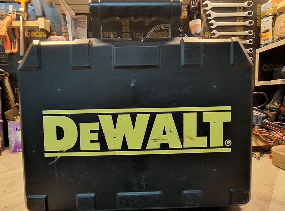 Винтоверт DEWALT