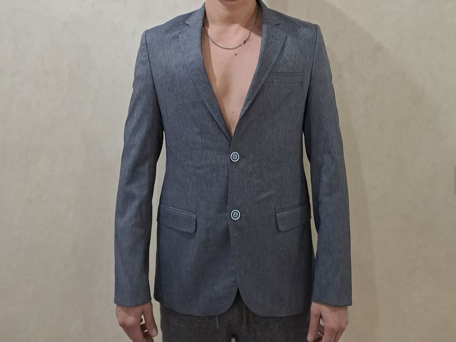 Продам срочно костюм не дорого 13к