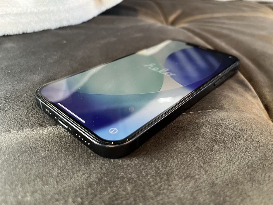 iPhone 12 128GB като нов +7калъфа и 3 неизползвани протектора