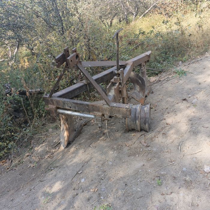 Traktor sotiladi ishlab yurgan traktorni dakmenti yoq ballonlari yaxsh