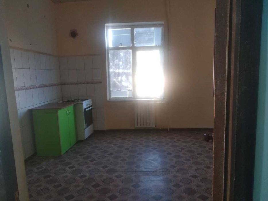 Котеж сотилади Навои Аэропортида жойлашган