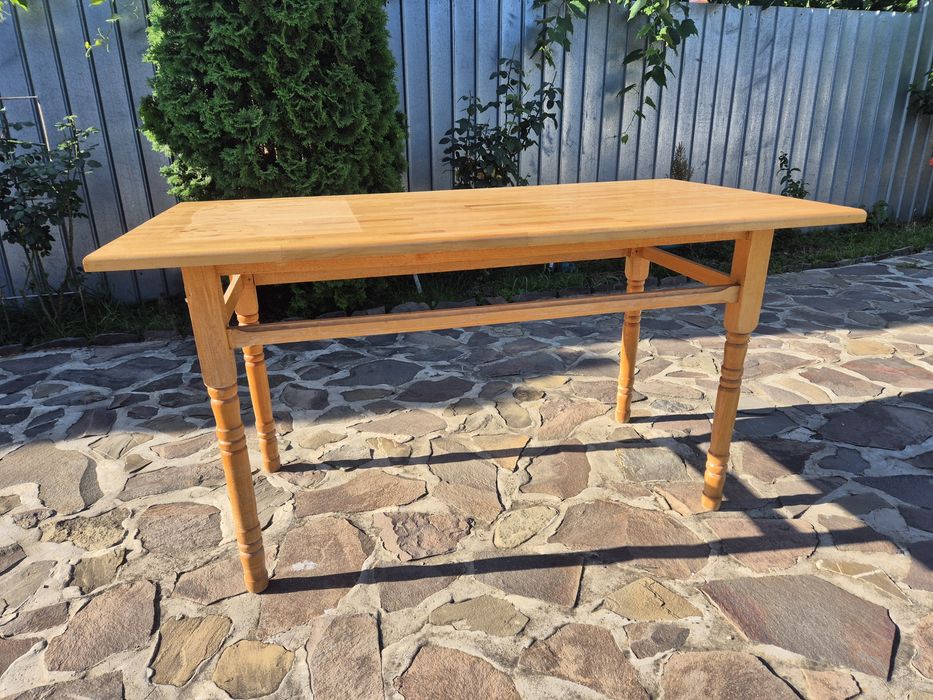 Mese și scaune lemn masiv