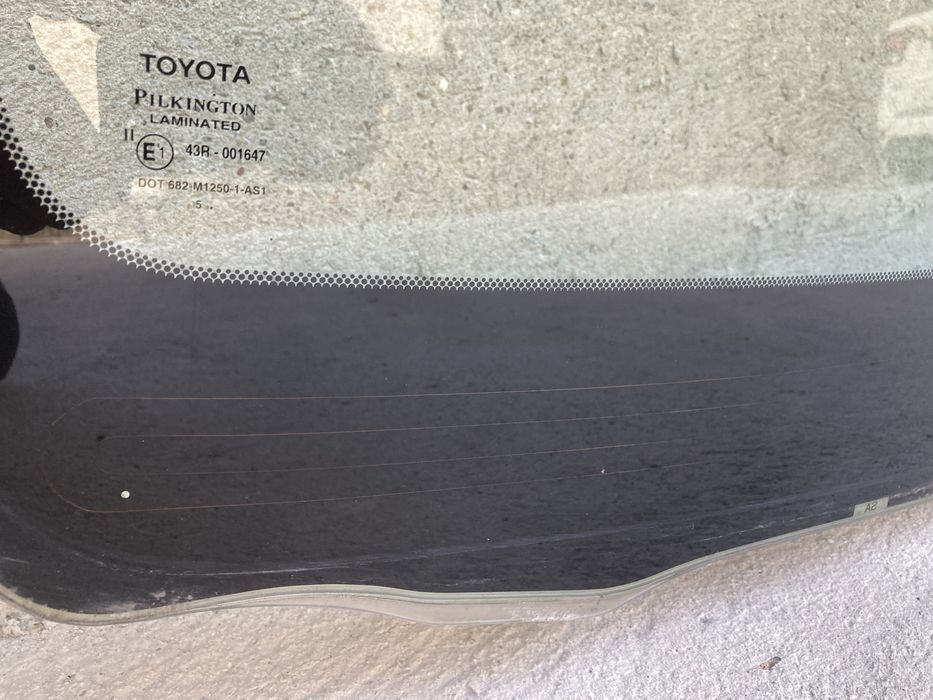 Предно стъкло за тойота авенсис/toyota avensis T25 03-08г