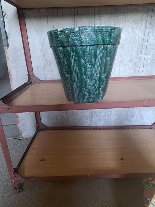 Голяма тежка саксия