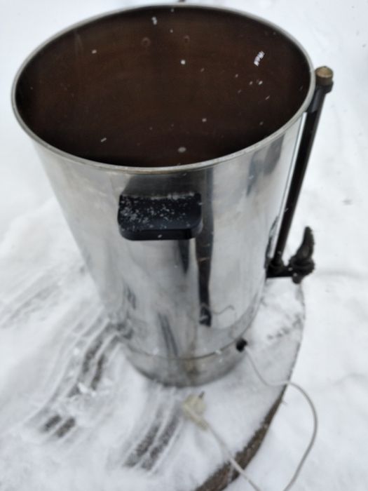 Продам водонагреватель на 20л