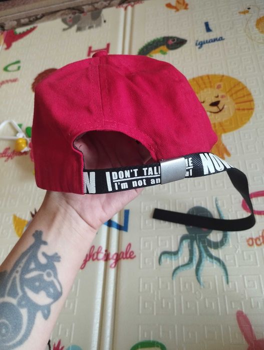 Красная кепка CROPP