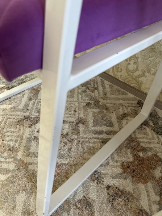 Продам 2 кресла и столик