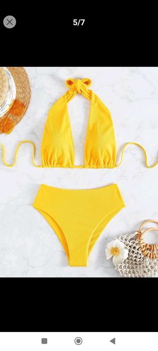 Жълт бански костюм