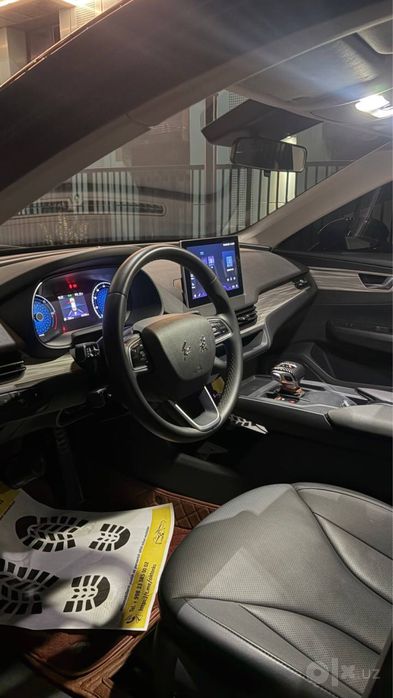 Hongqi eqm 5 2025
