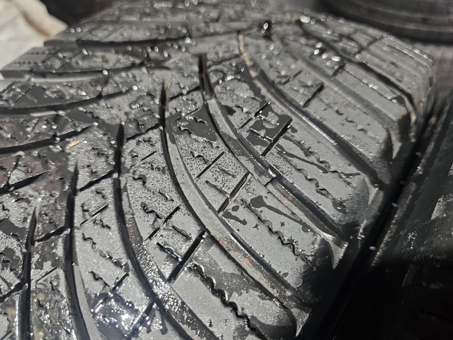 225 55 17 m+s goodyear allseason