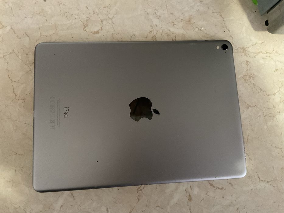iPad Pro 9.7 (A1673) pentru piese - Display Retina impecabil / Carcasă curată