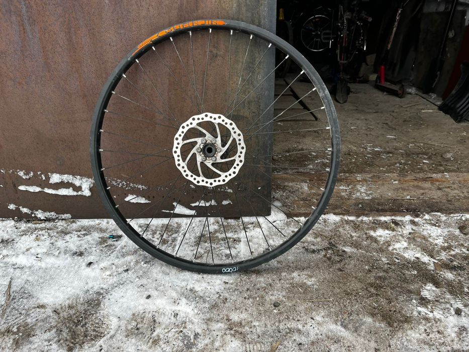 Три велосипеда, самокат.