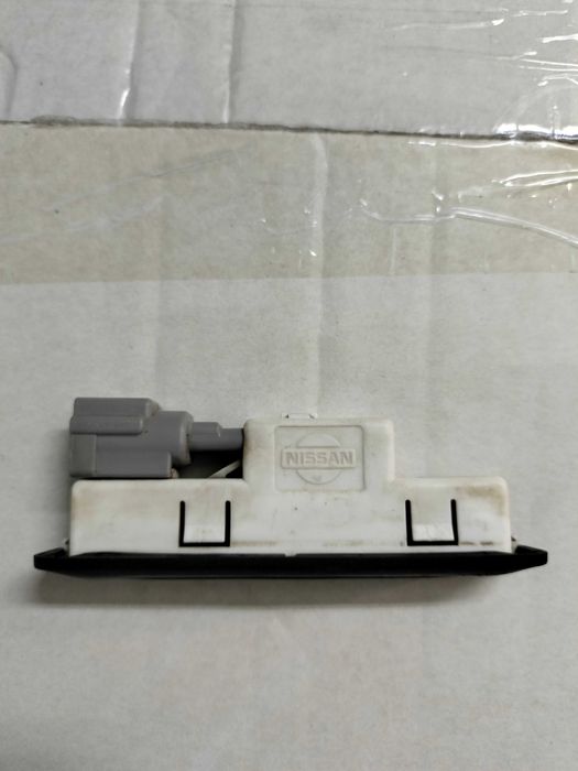 Кнопка багажника Nissan Primera P12