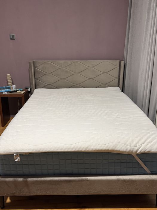 Cadru de pat tapitat cu saltea si topper inclusa 140x200