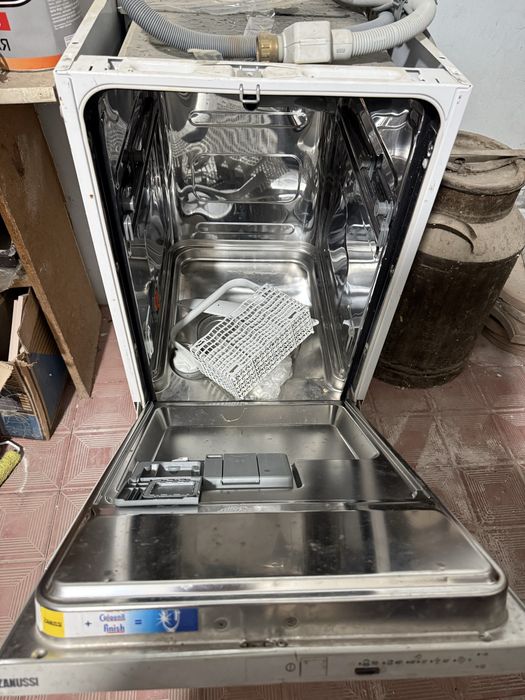 Посудамойка марка ZANUSSI Б/У