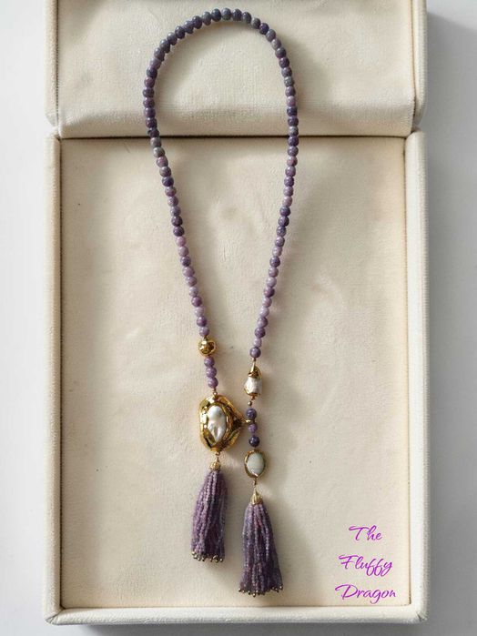 Colier statement, masiv, lepidolit violet sau agate verzi si perle de cultura aurite