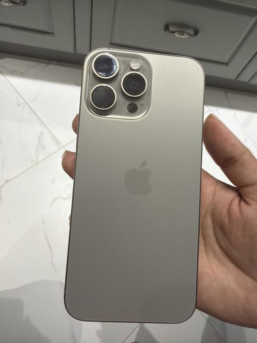 Iphone 16 pro max silver