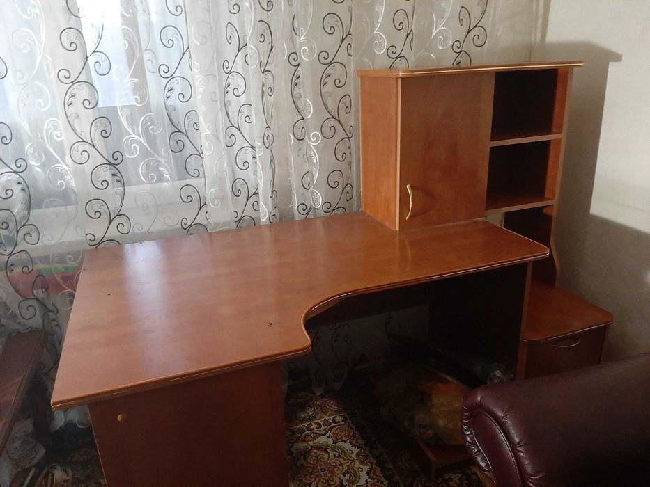 Продам компьютерный стол