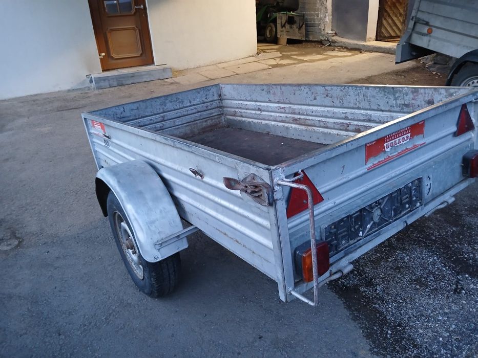 Vând remorca în stare bună de funcționare