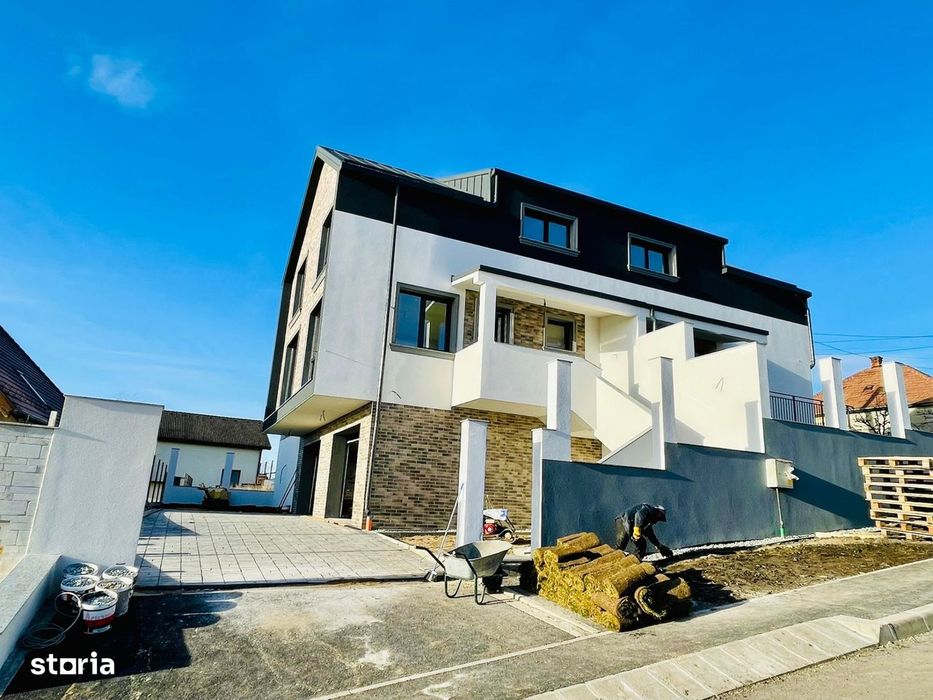 Casa cuplata, 4 camere, 156 mp utili, semifiniasata, cartier Dambul Ro
