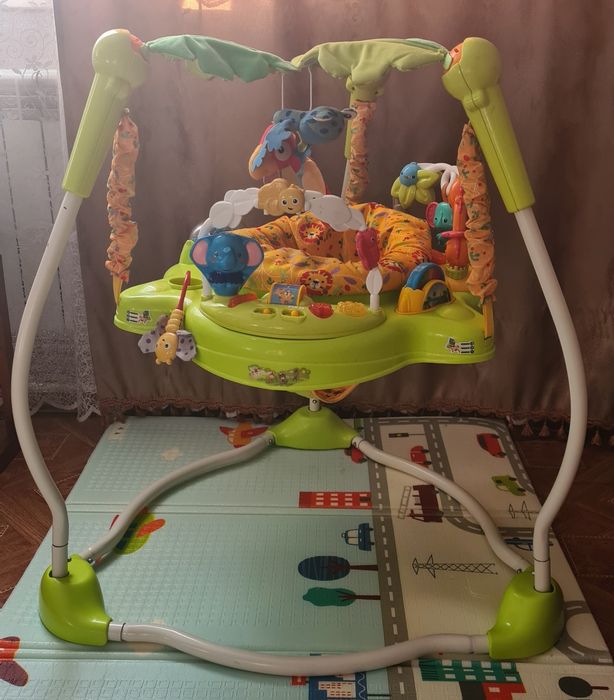 Продаю прыгунки- развивающий центр для детей Джунгли в хорошем состоян
