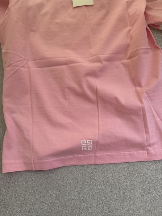 Продаи женскую футболку Givenchy