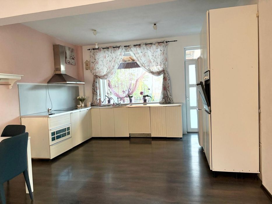 Inchiriez casa Proprietar 5 camere, zona linistita curte, super ocazie