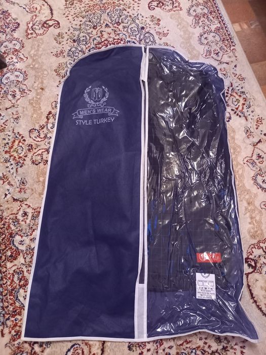 Продам мужские костюмы