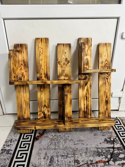 Полка из дерева кормушки для птиц