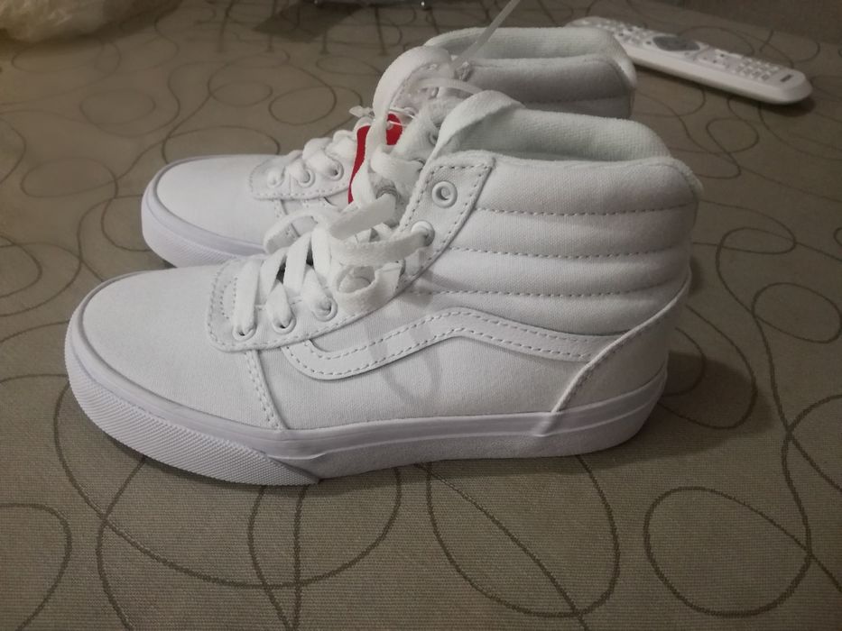 Чисто нови детски кецове VANS, 31 номер