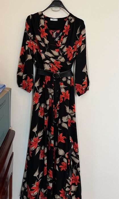 Платья вечерние