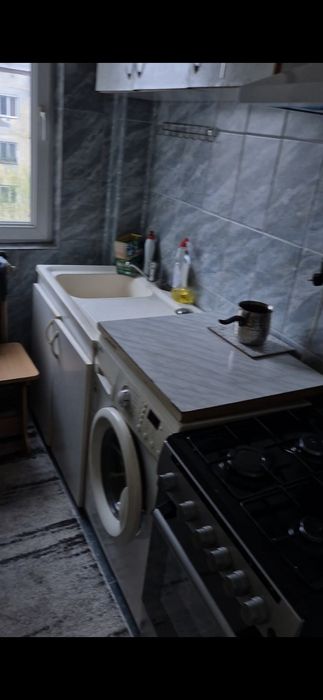 Inchiriez pe termen lung sau in regim hotelier apartament cu  2 camere semidecomandat  in zona Gradina, blocul lipit de restaurant Romario.