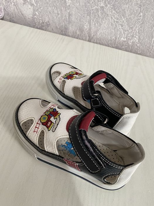 Детский обувь мальчика