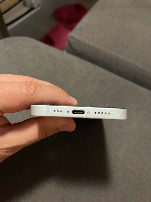 Продавам Iphone 16e