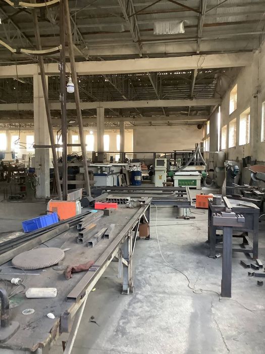 Производственная база с общей площадью 1.05 гектара.