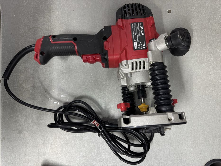 Продам фрезер Зубр