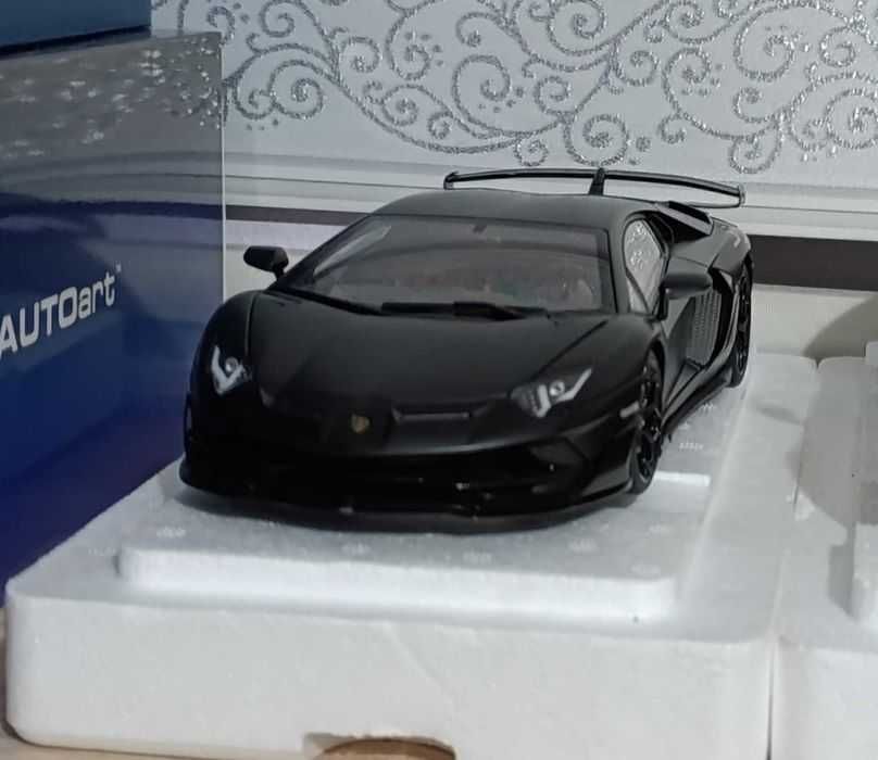 Lamborghini Aventador SVJ Autoart 1/18 Black Exterior Red Interior моделна кола 1:18 Model Car