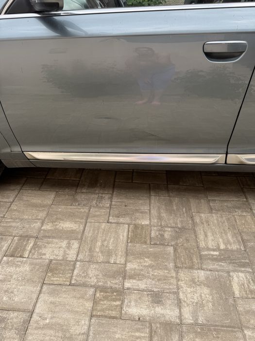 Audi A6 allroad pe partea dreapta