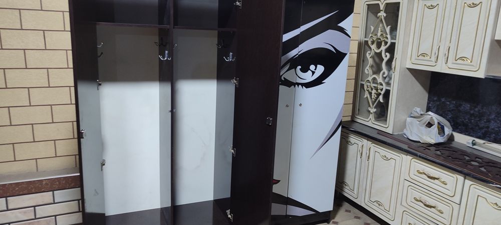 Yogochdan bolgan shkaf